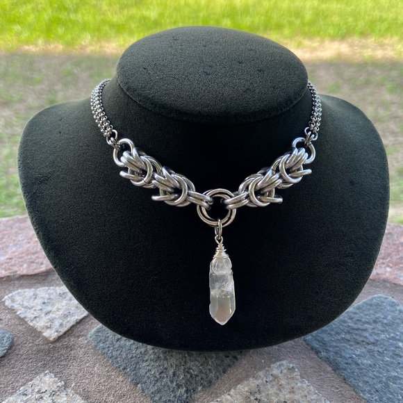 Maille crystal choker . Maille links chain & angel aura crystal quartz handmade - Picture 2 of 12